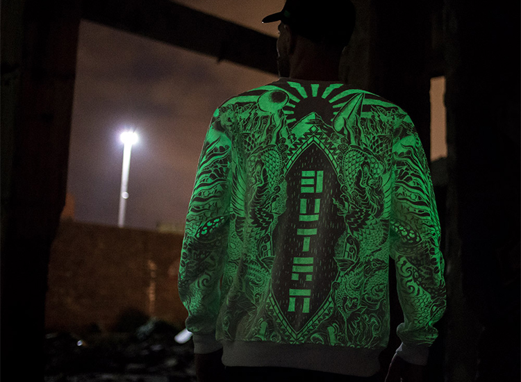 Светящийся свитшот от Нокстон